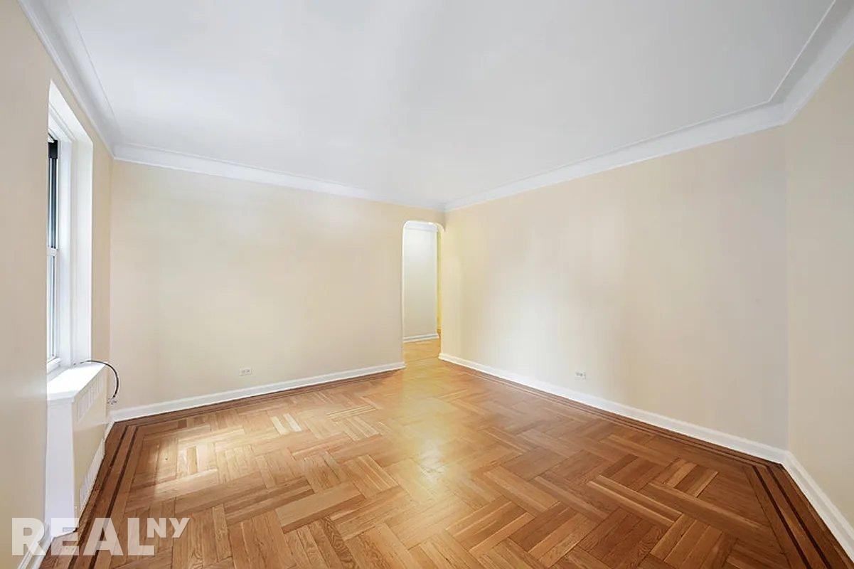 Jane St #1E - Photo 2 of 8