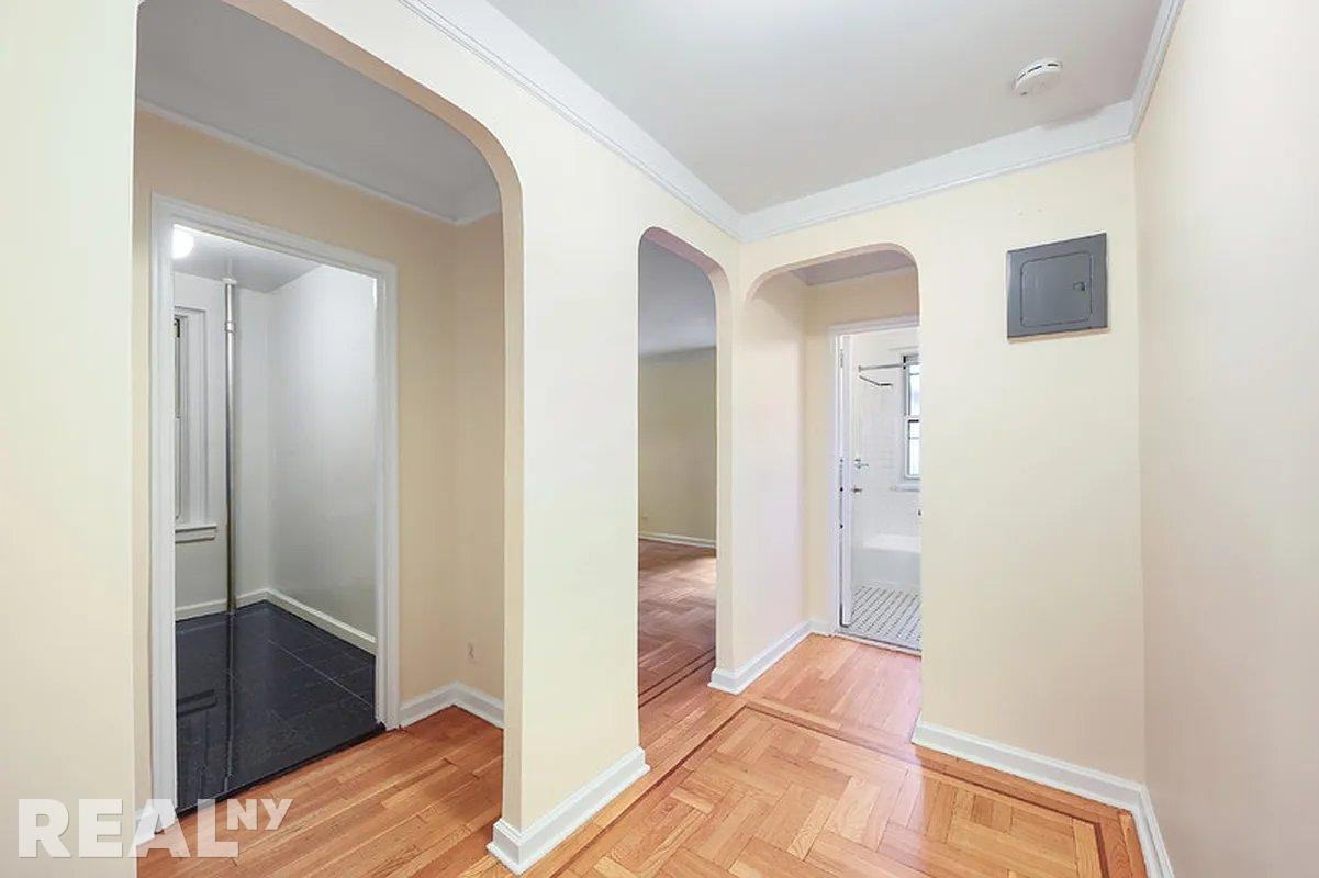 Jane St #1E - Photo 3 of 8