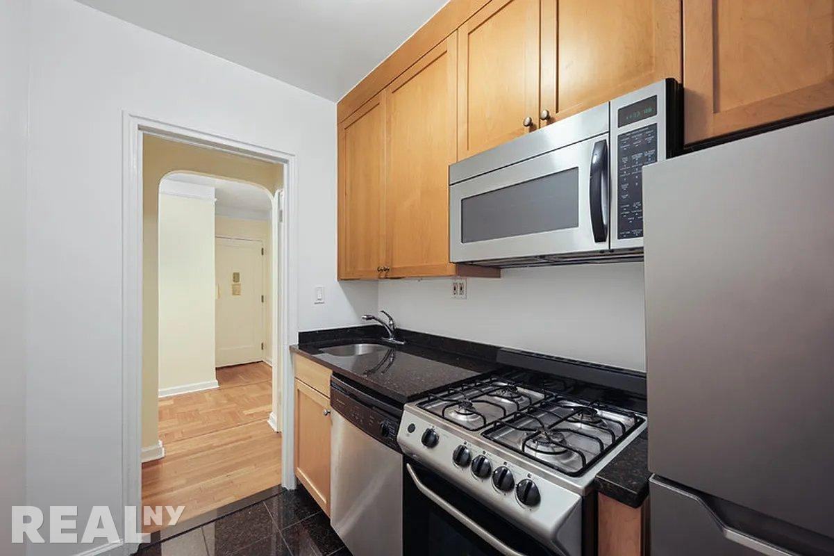 Jane St #1E - Photo 5 of 8