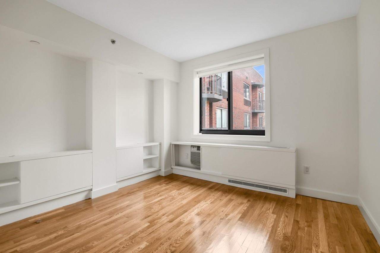 W 15th St #104 - Photo 7 of 9