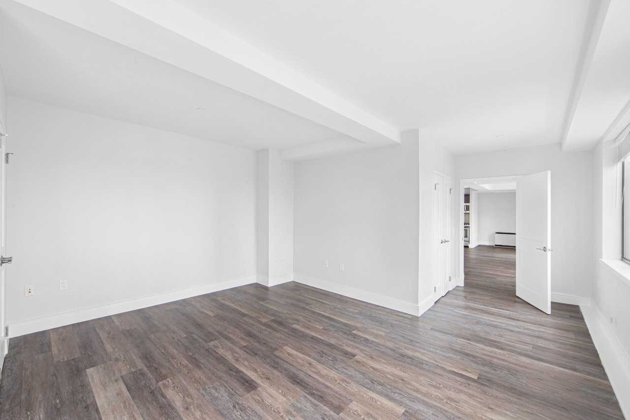 E 91st St #1904 - Photo 2 of 9