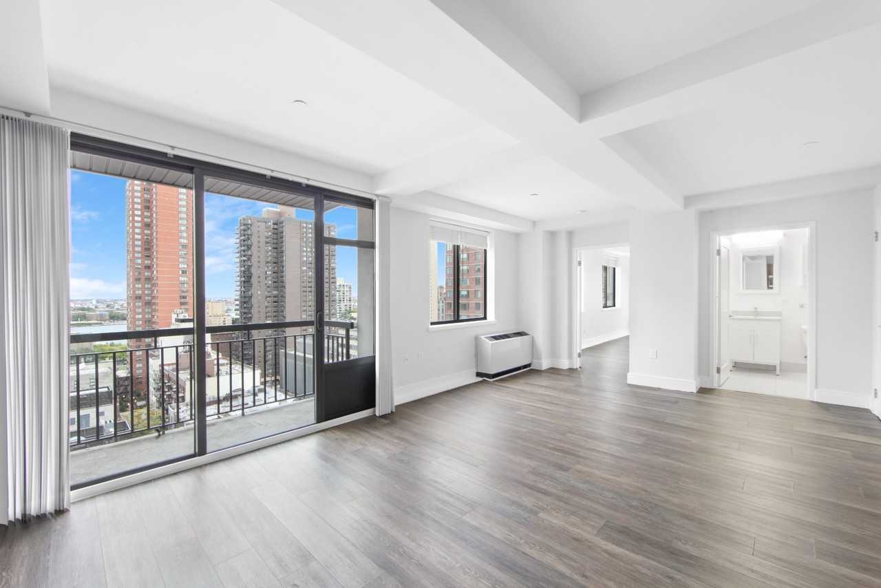 E 91st St #1904 - Photo 3 of 9