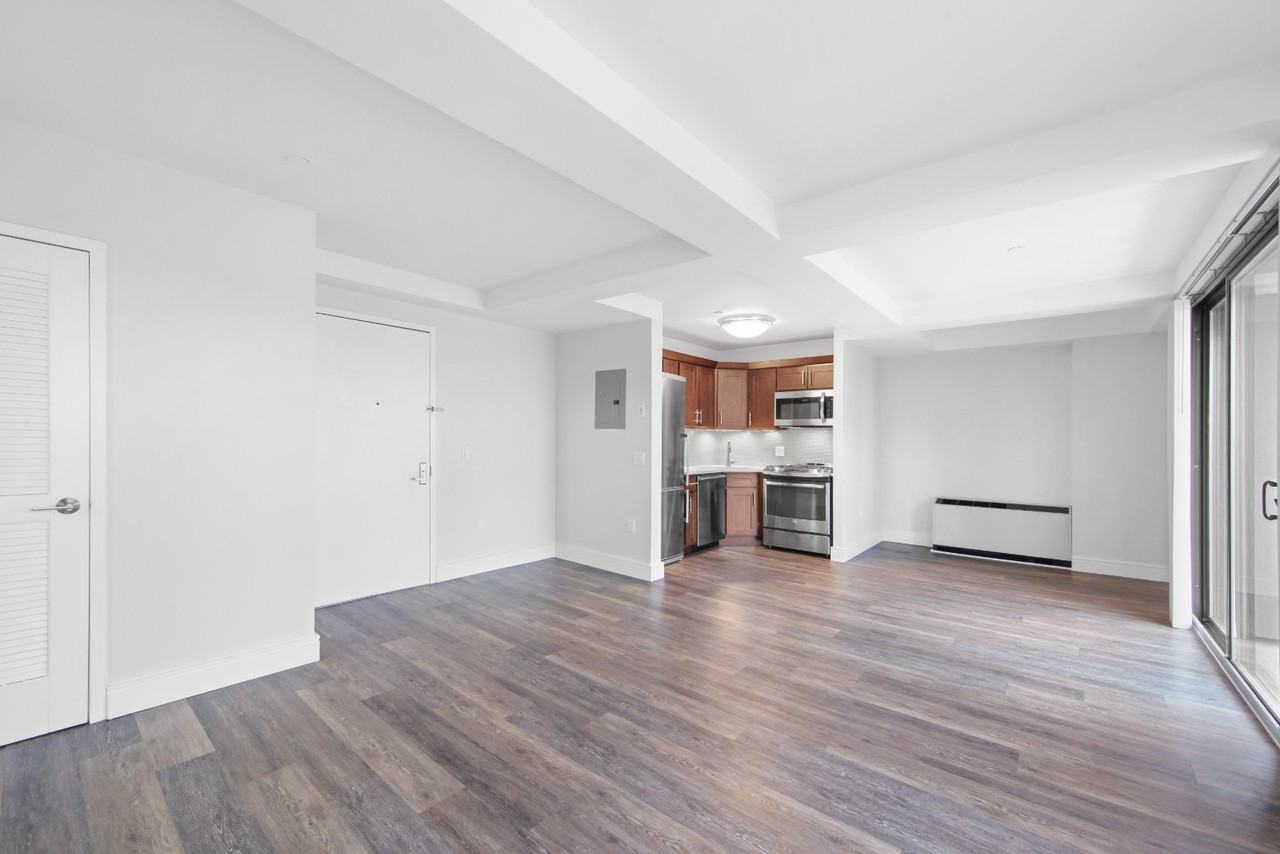 E 91st St #1904 - Photo 4 of 9