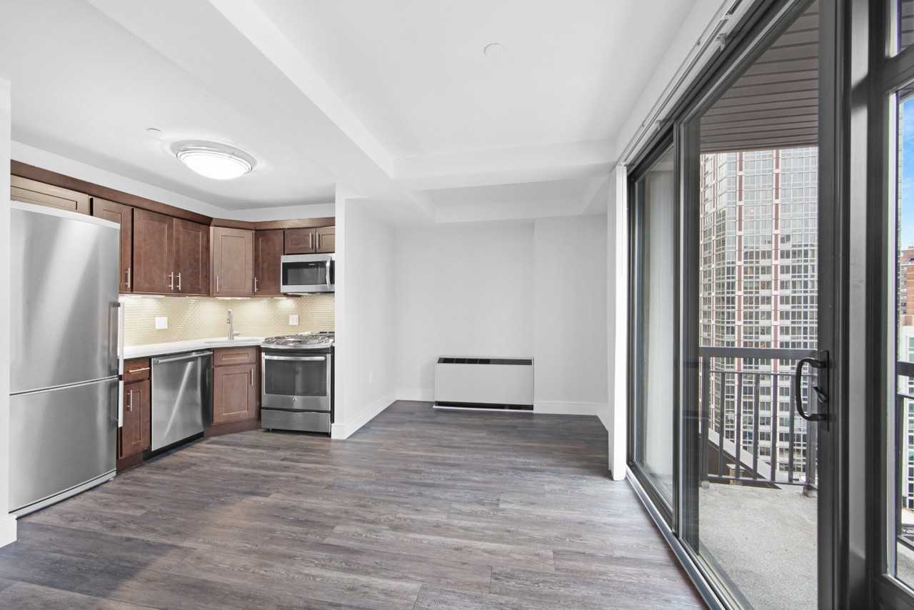 E 91st St #1904 - Photo 7 of 9