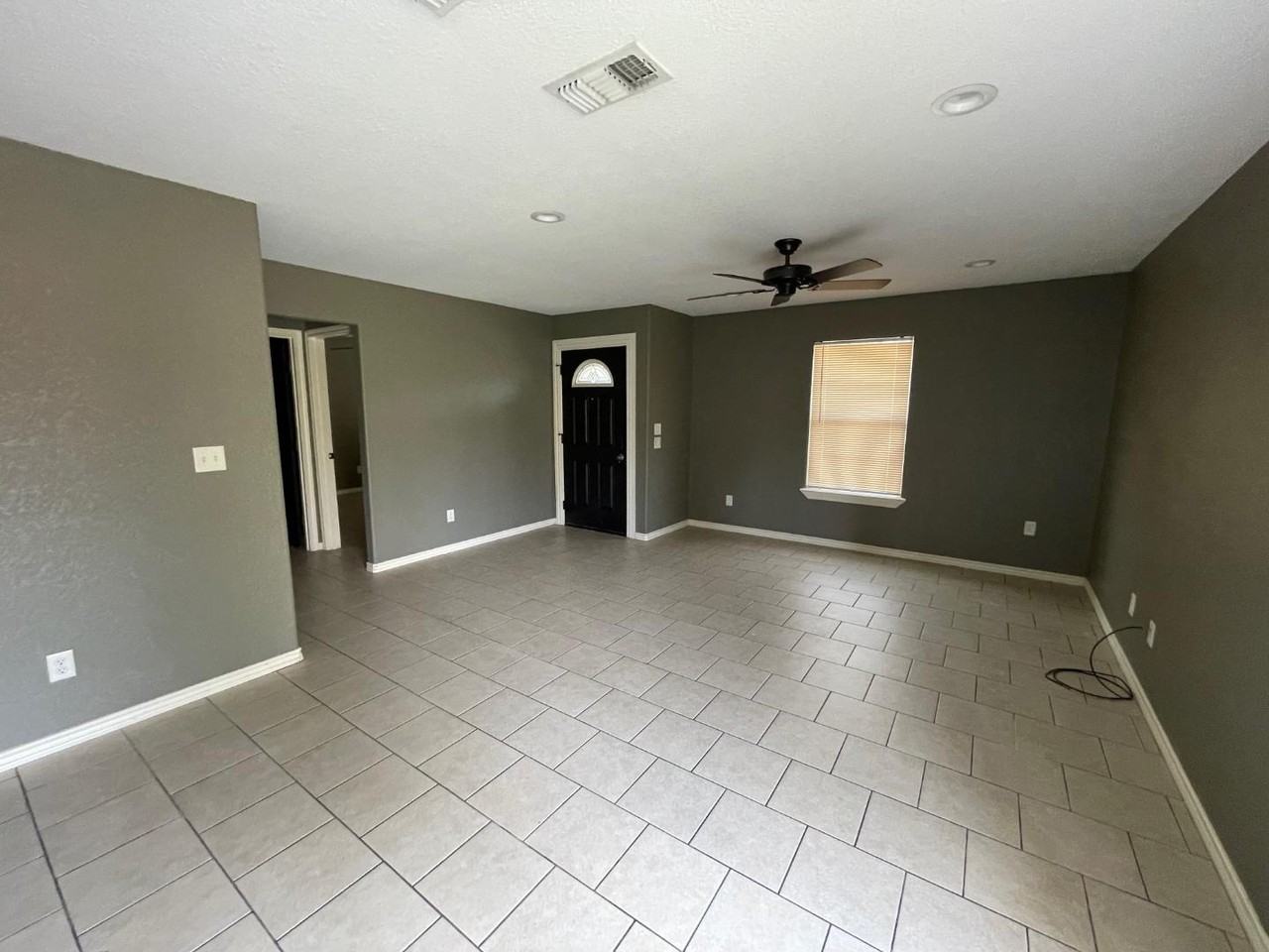 708 W Mims St - Photo 3 of 9
