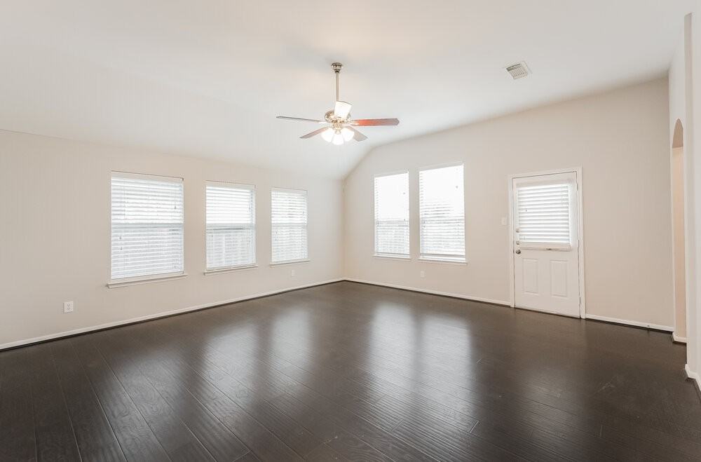 8011 Thorncroft Manor Ln - Photo 3 of 16