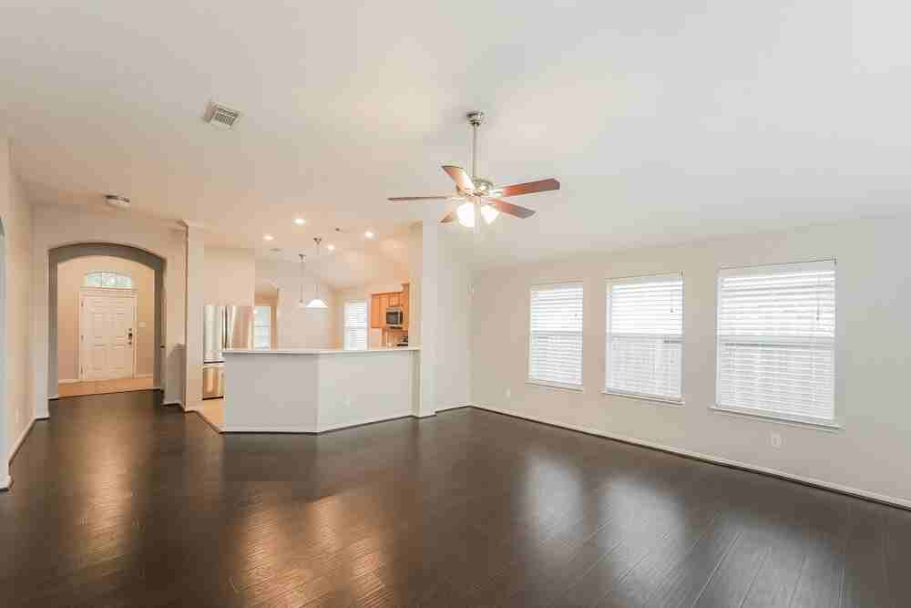 8011 Thorncroft Manor Ln - Photo 4 of 16