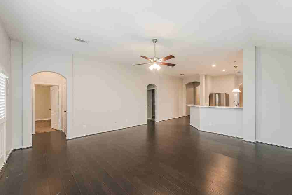 8011 Thorncroft Manor Ln - Photo 5 of 16