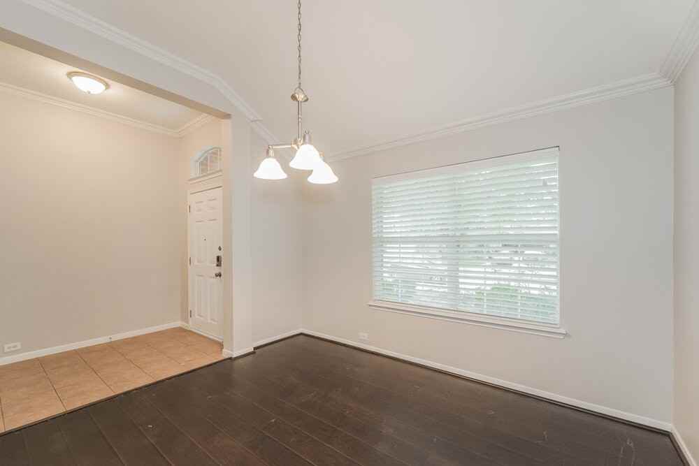 8011 Thorncroft Manor Ln - Photo 6 of 16