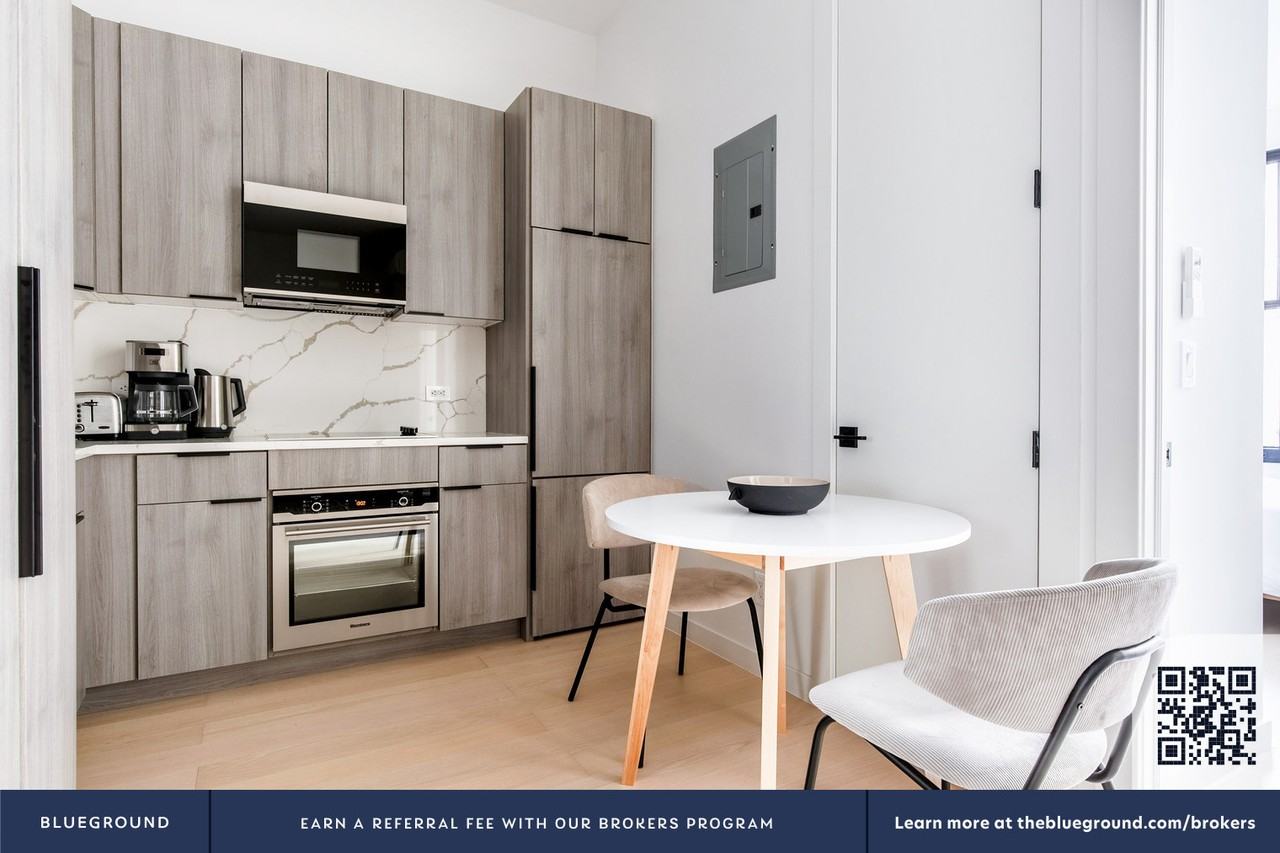 230 W 72nd St #1300 - Photo 4 of 18