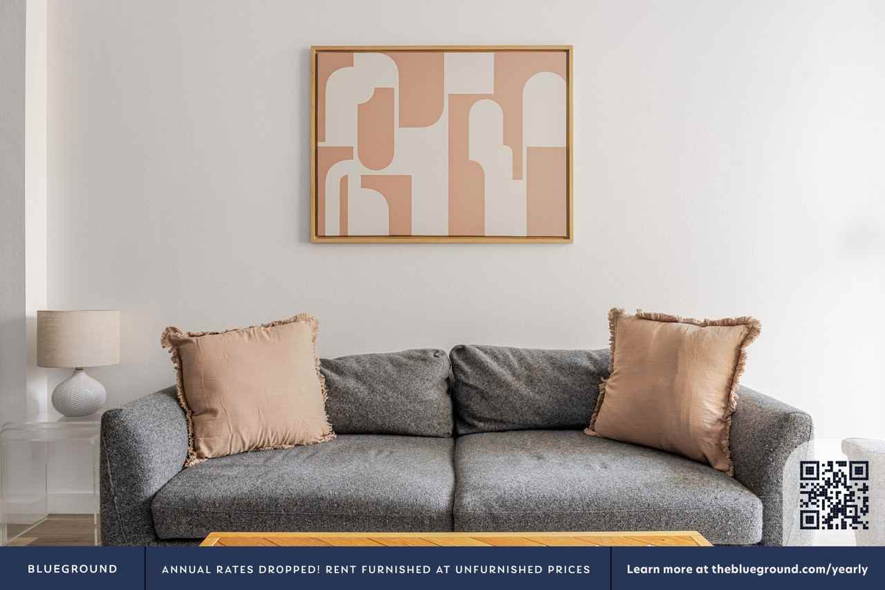 345 Cloverdale Avenue - Photo 4 of 38