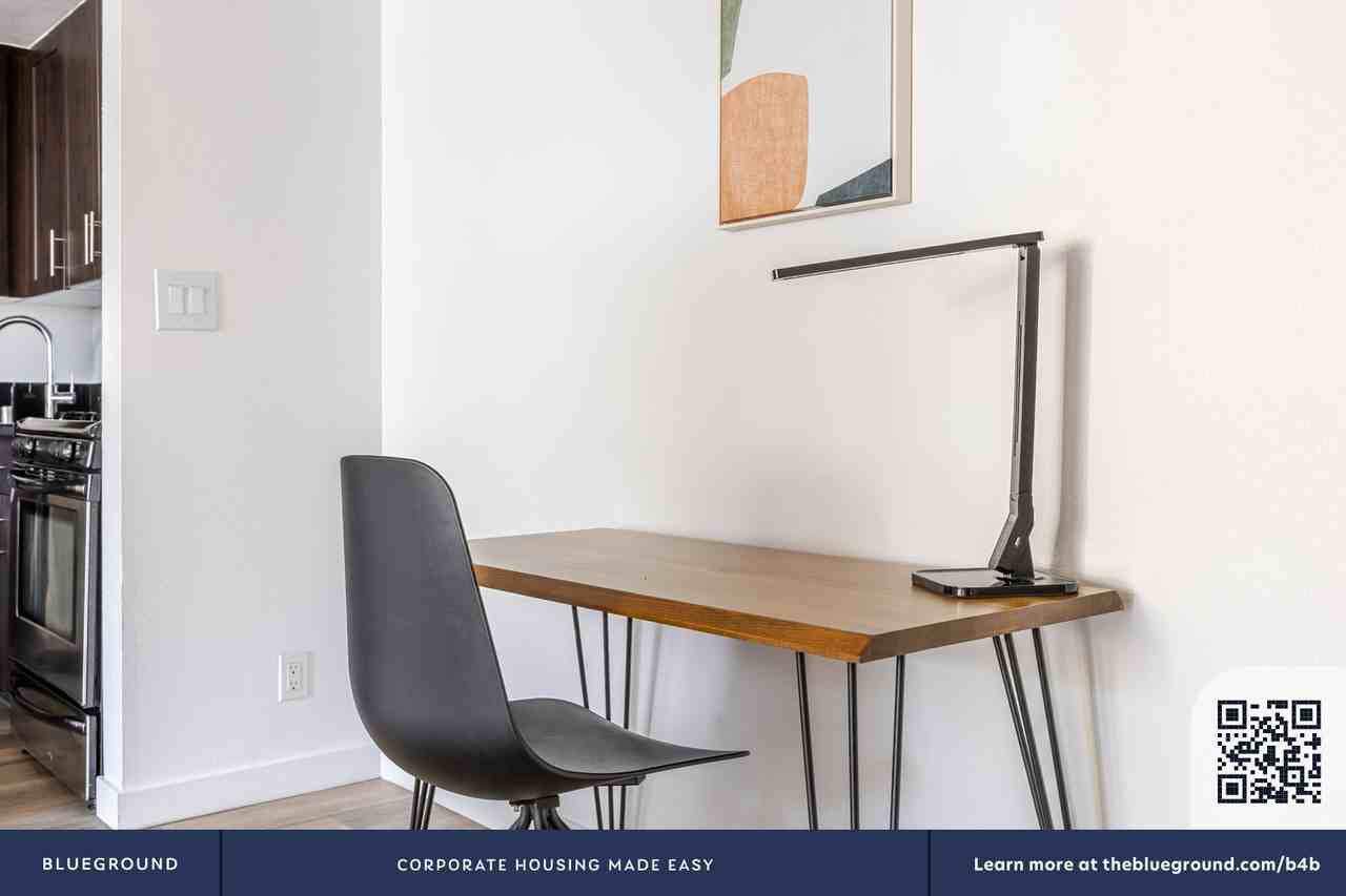 345 Cloverdale Avenue - Photo 6 of 38