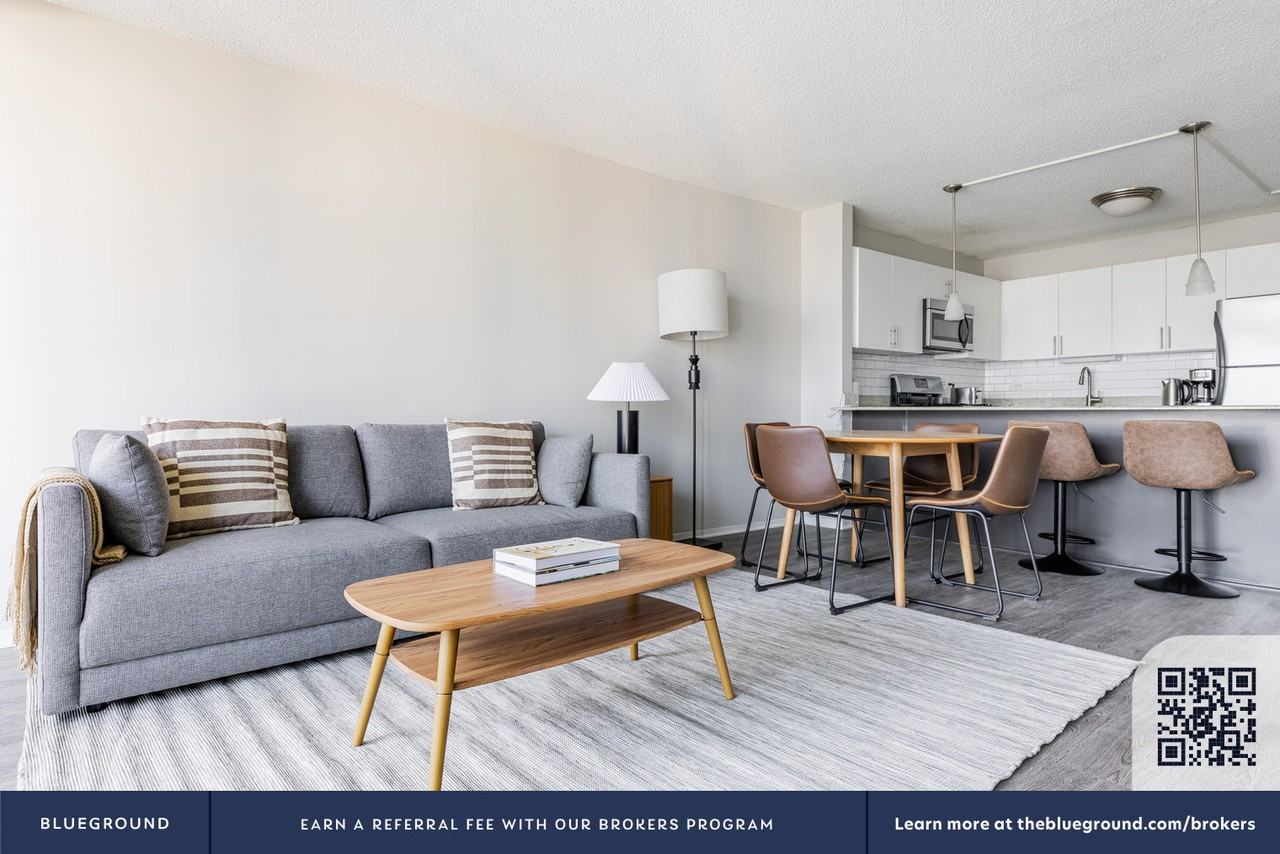 180 North Jefferson Street - Photo 4 of 40