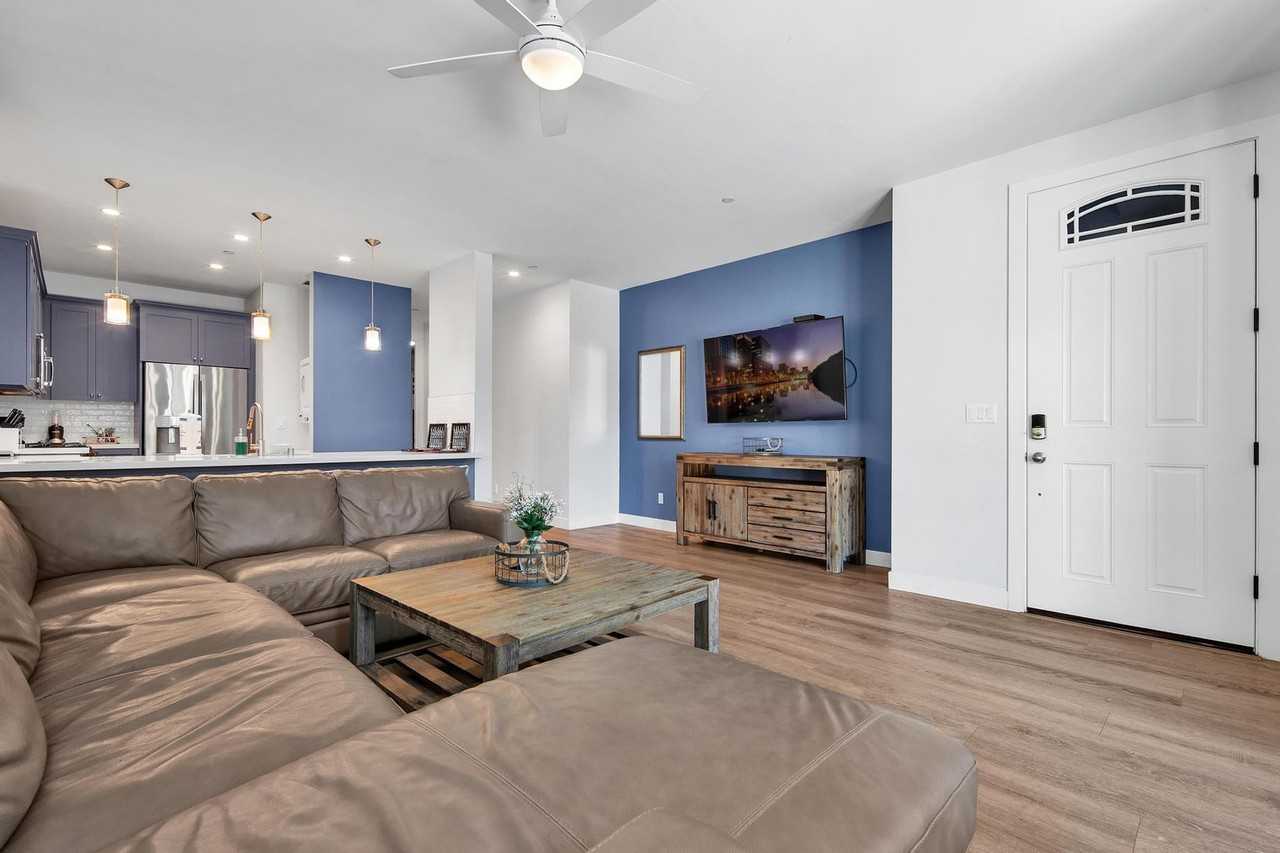 Island Ct #1018344P - Photo 3 of 50