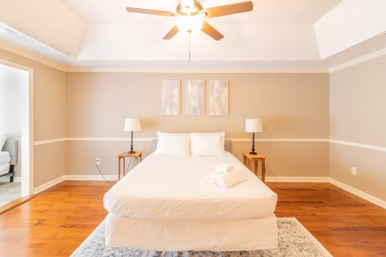 3912 Crestview Drive - Photo 3 of 136