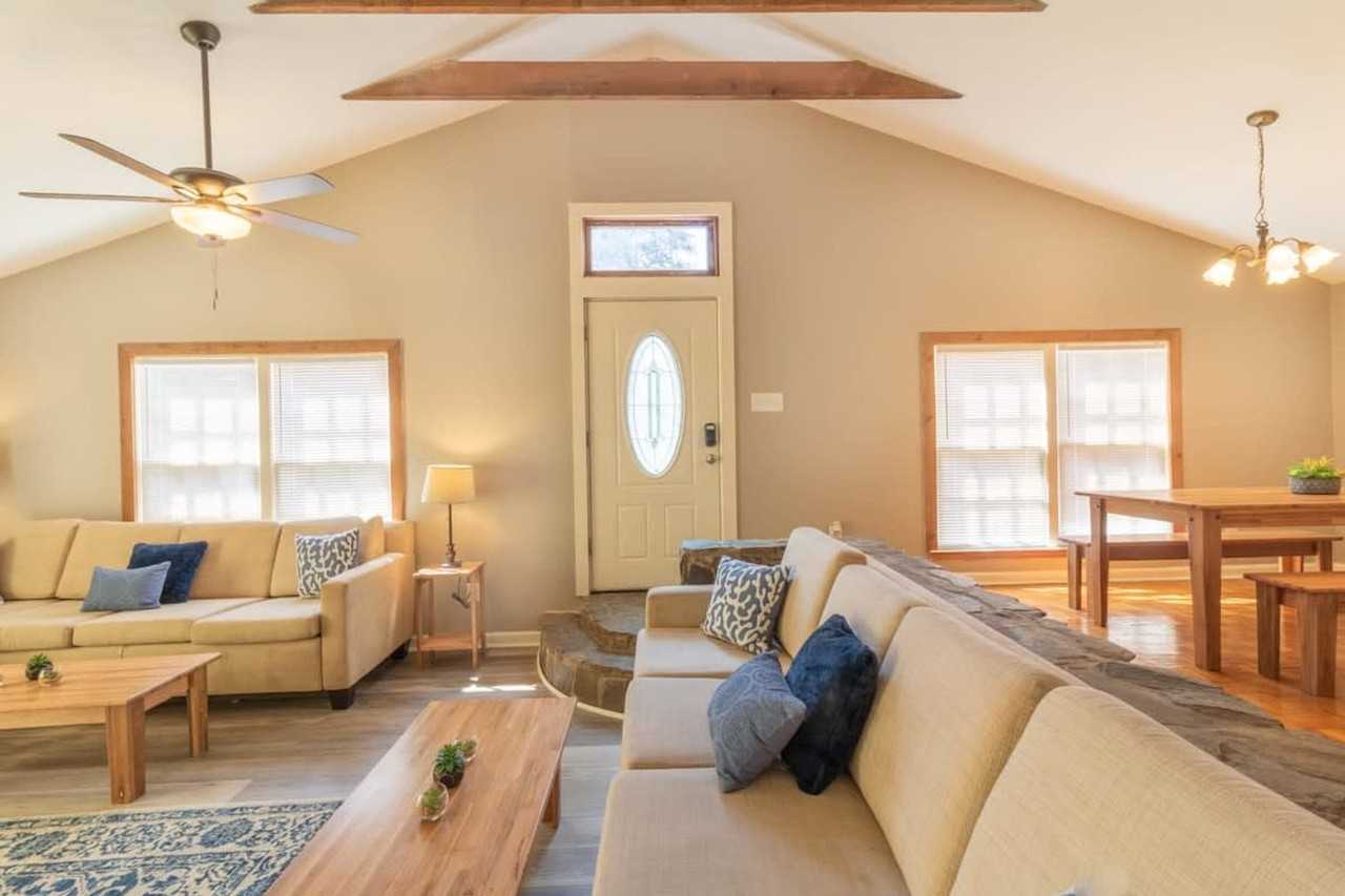 3912 Crestview Drive - Photo 5 of 43