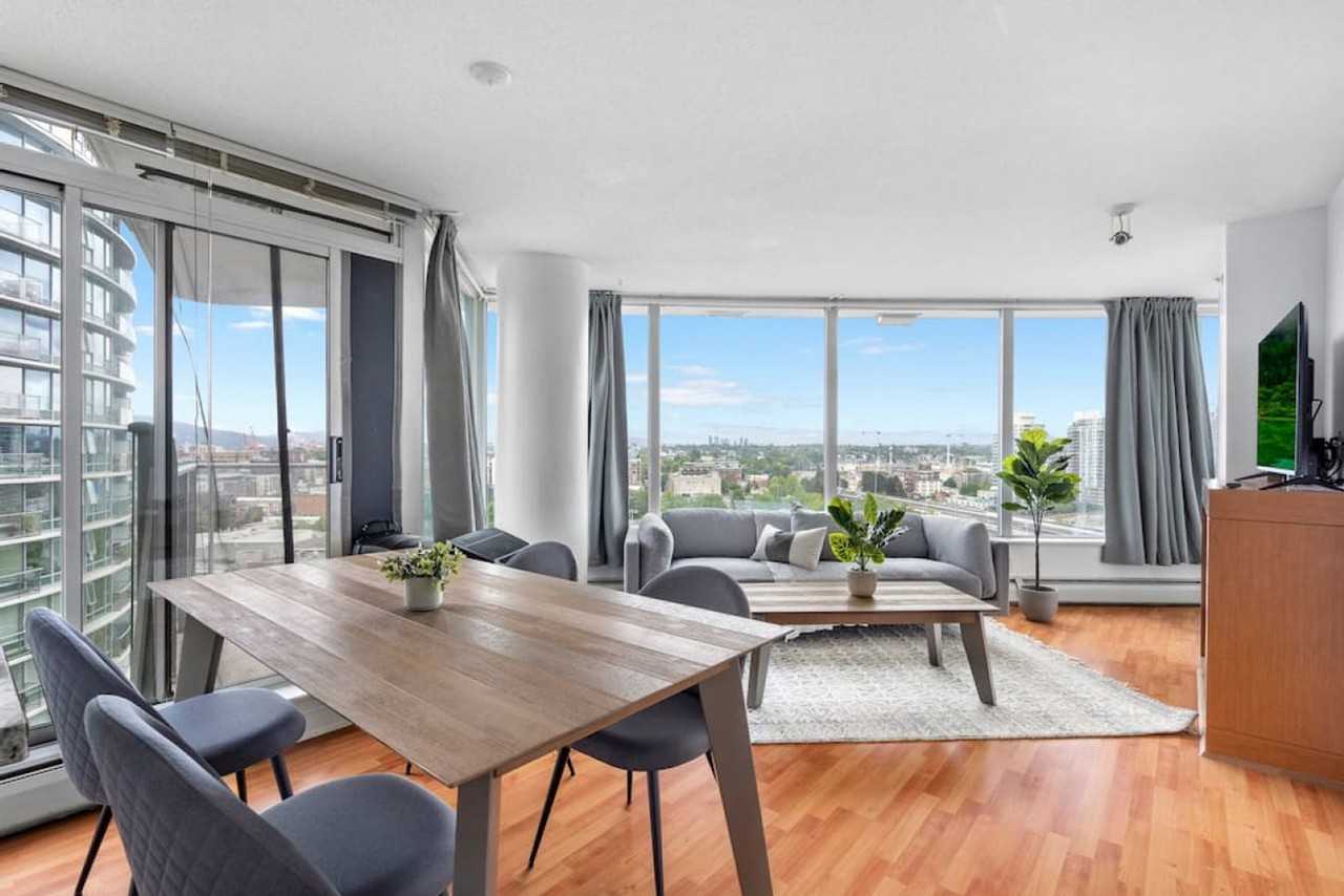 688 Abbott Street - Photo 4 of 40