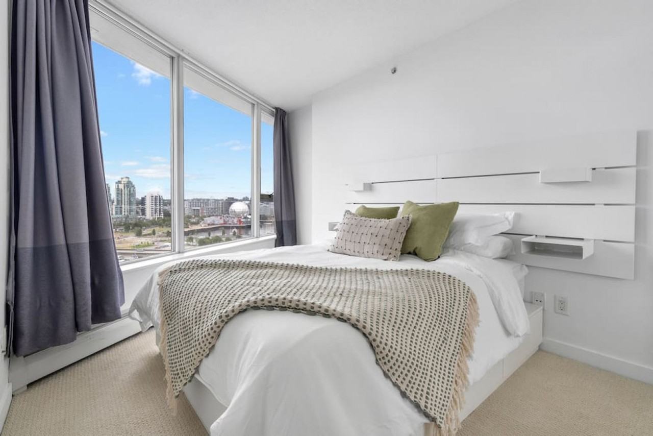 688 Abbott Street - Photo 6 of 40