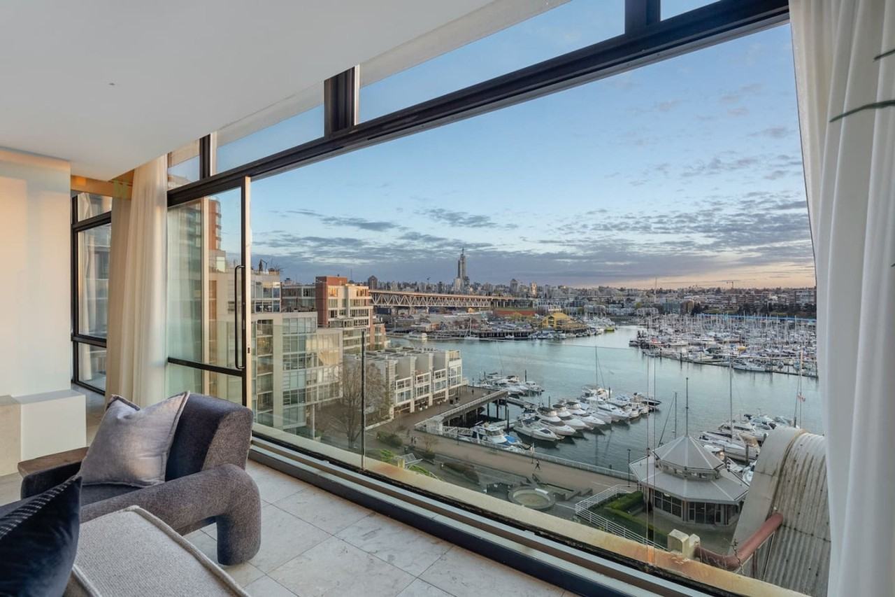 1006 Beach Ave #1051863P - Photo 5 of 44