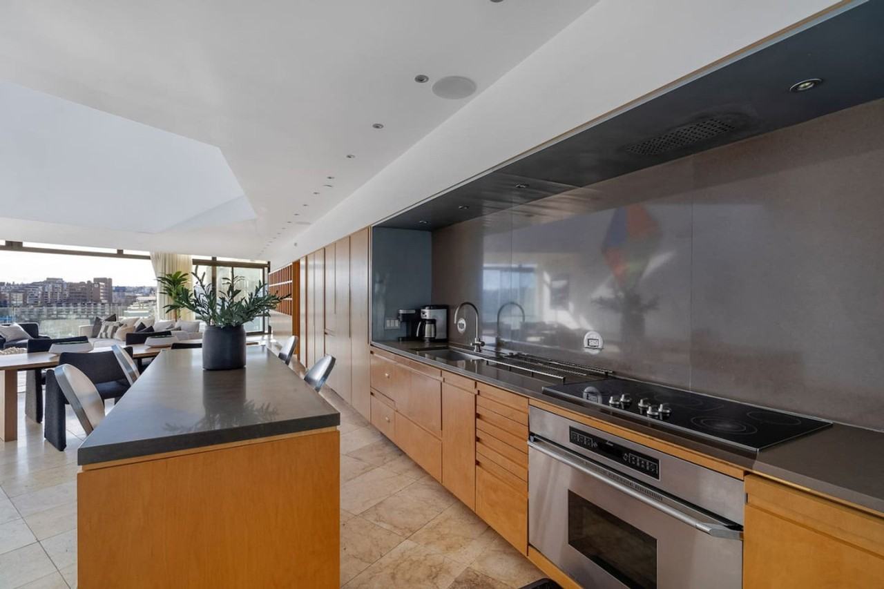 1006 Beach Ave #1051863P - Photo 7 of 44