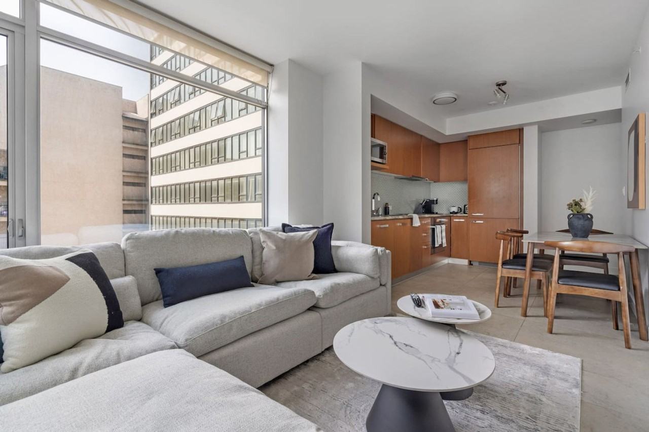 1028 Barclay St #1051894P - Photo 3 of 19