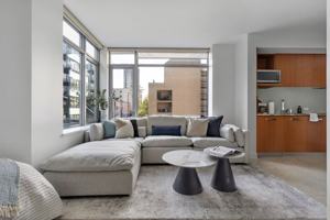 featured image of 1028 Barclay St