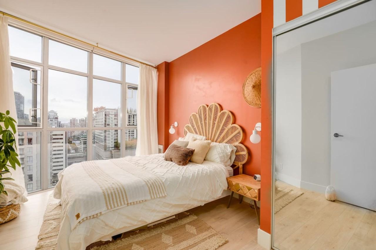 1050 Smithe Street - Photo 5 of 49