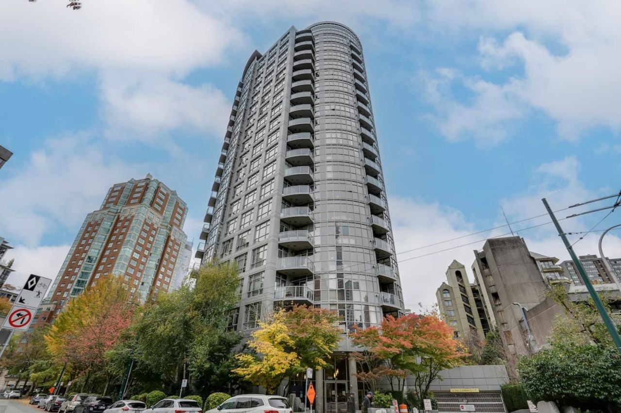 1050 Smithe Street - Photo 7 of 49