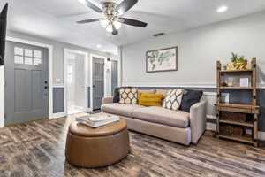 featured image of 1010 E Knollwood St