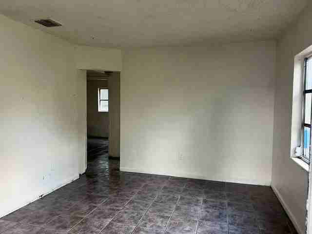 1218 Dewey Ave - Photo 2 of 12