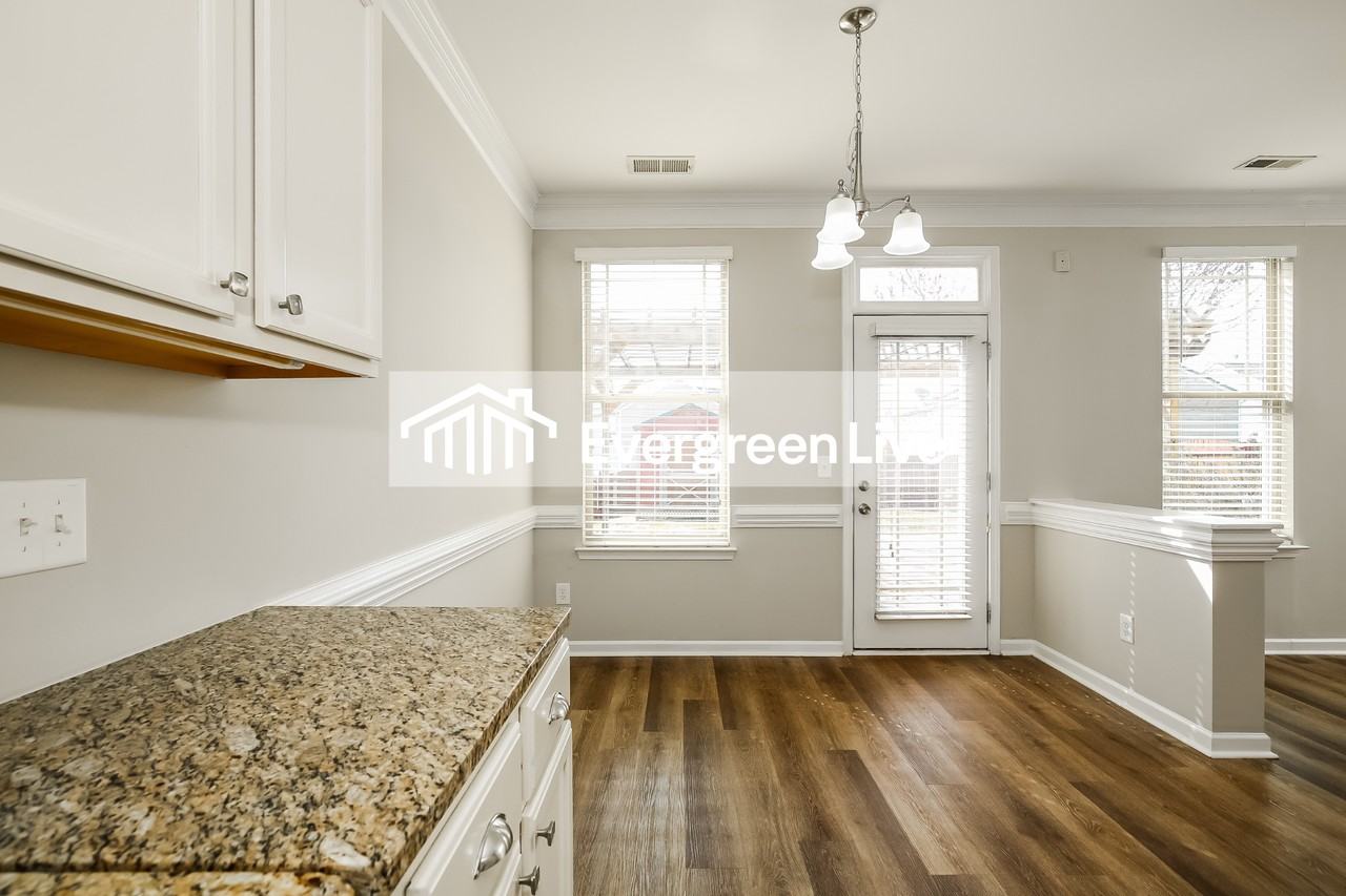 3958 Creekmoore Dr - Photo 5 of 15