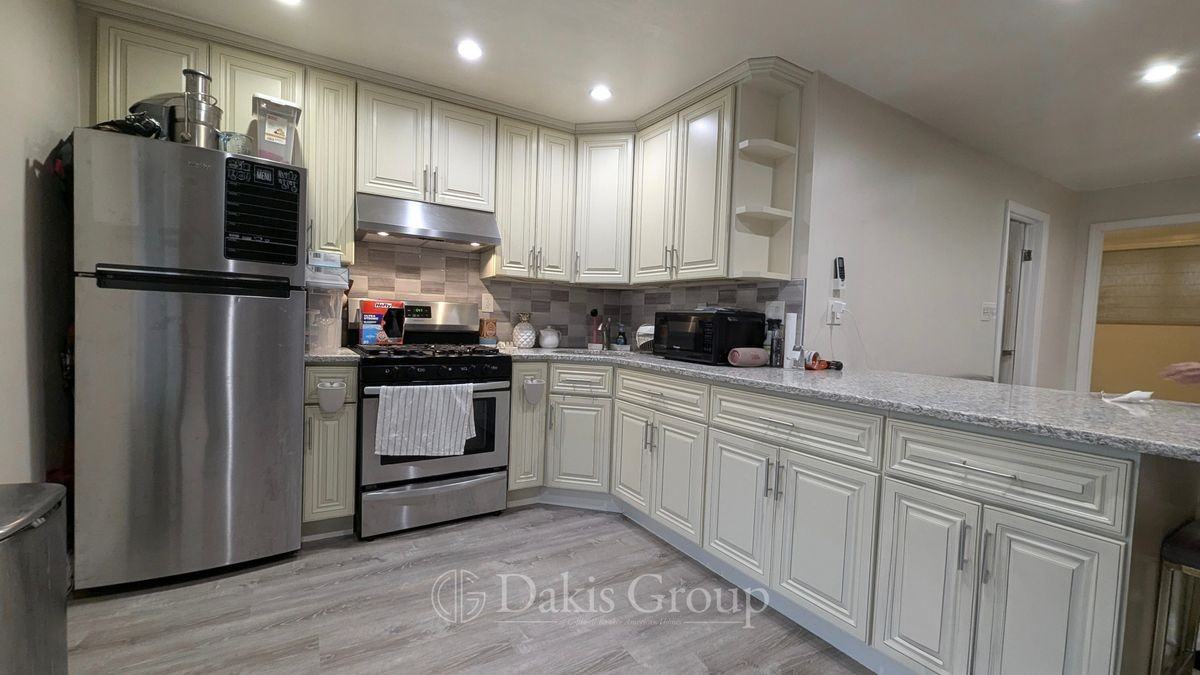 14421 26th Ave - Photo 6 of 8