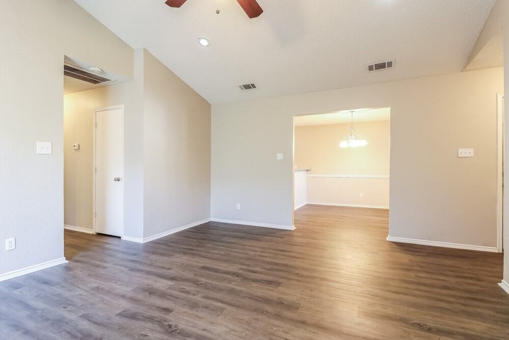 2808 Barnes Dr - Photo 3 of 15