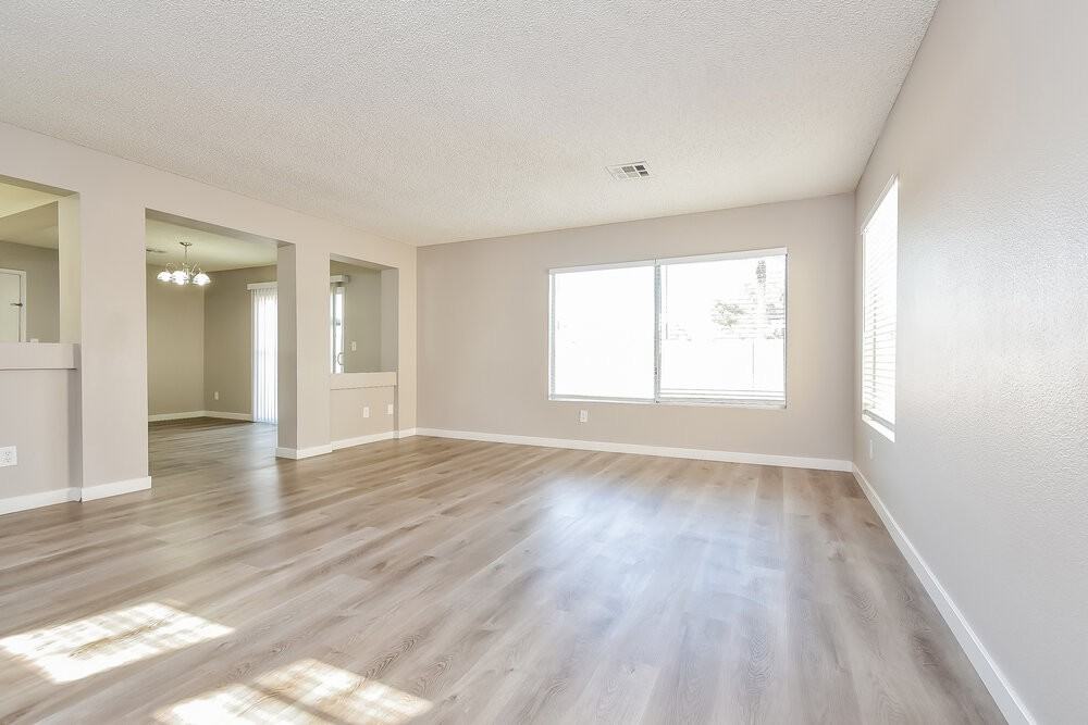 2870 Aliso Dr - Photo 5 of 17