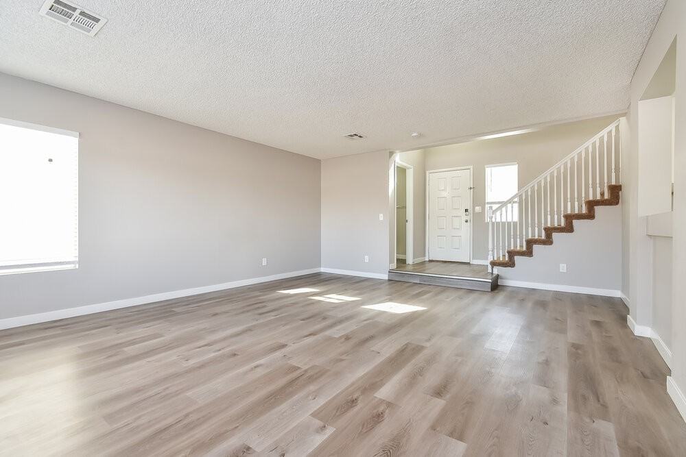 2870 Aliso Dr - Photo 6 of 17