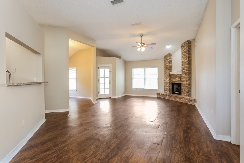 4002 Bald Eagle Ln - Photo 4 of 16