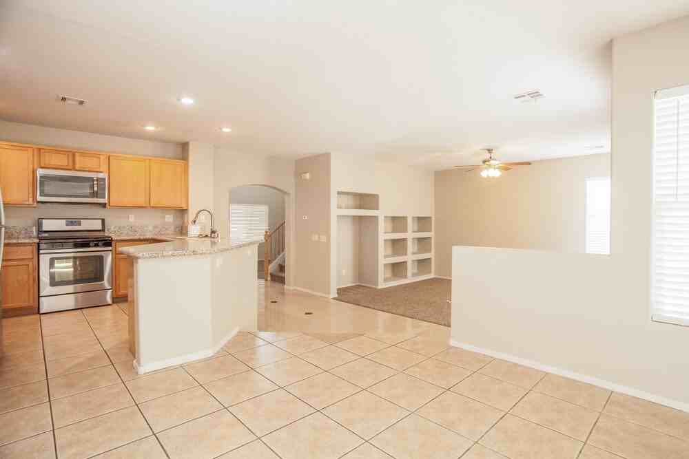 8124 Lilac Harbor Ct - Photo 4 of 24