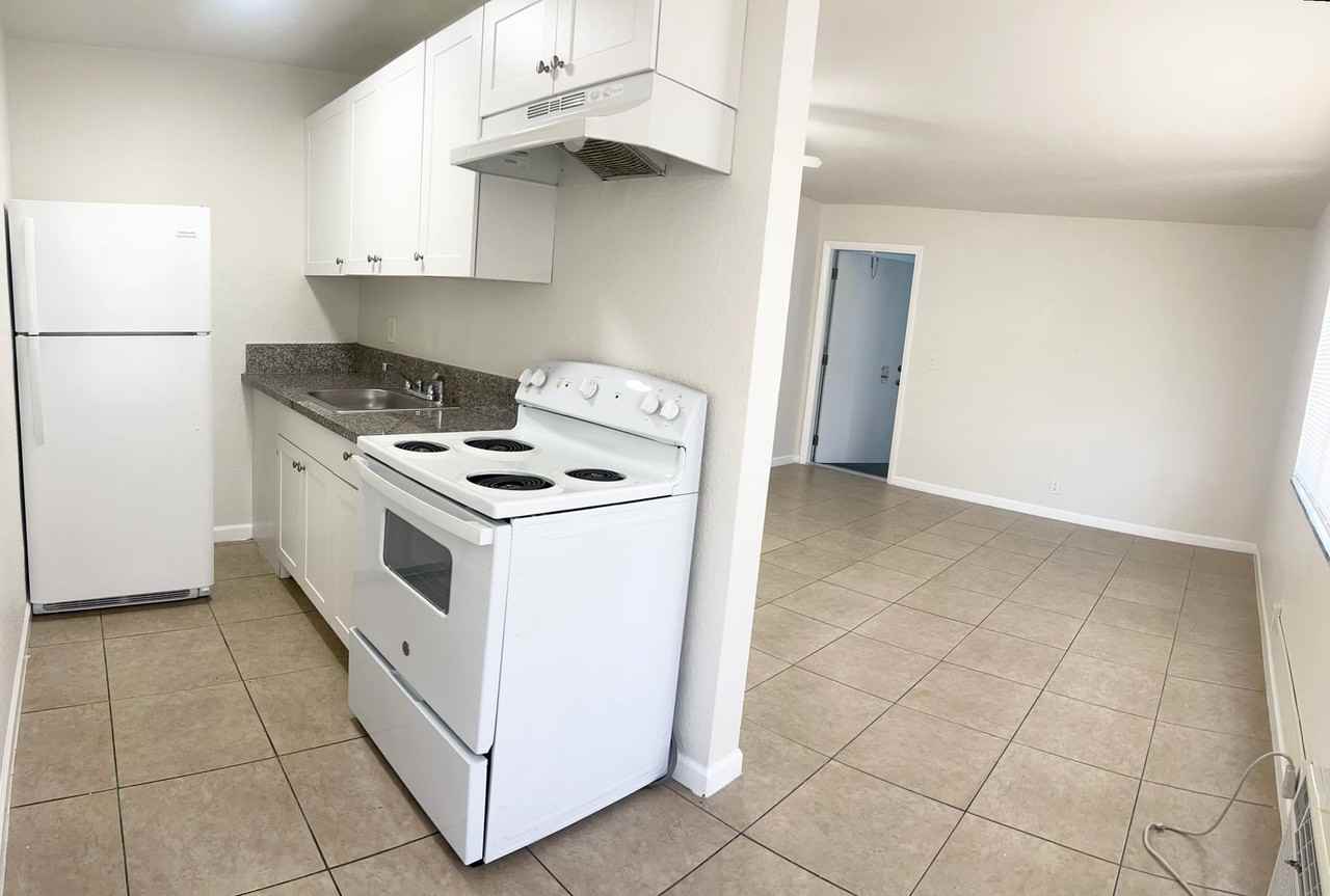 1564 W Blue Heron Blvd - Photo 4 of 13