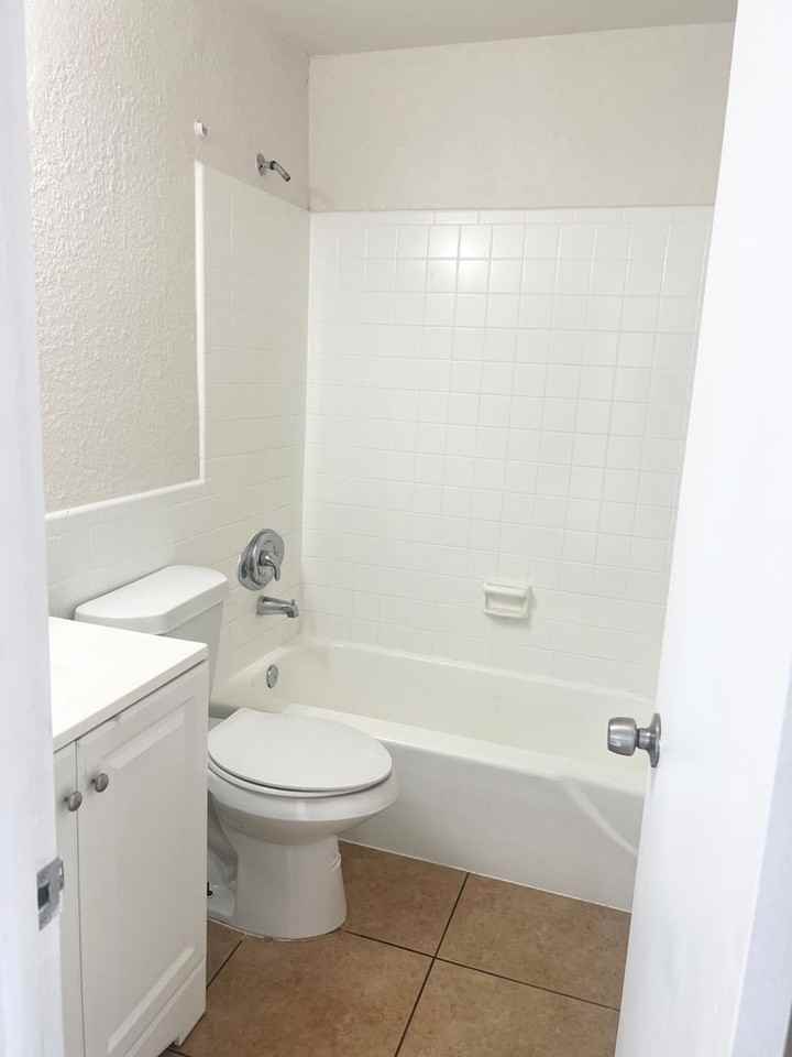 1564 W Blue Heron Blvd - Photo 3 of 13