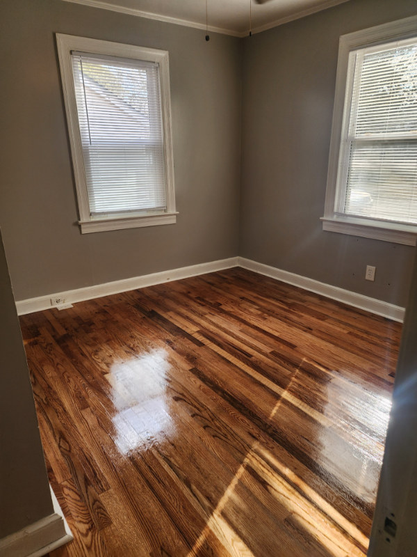 1605 Stroud Ave - Photo 3 of 12