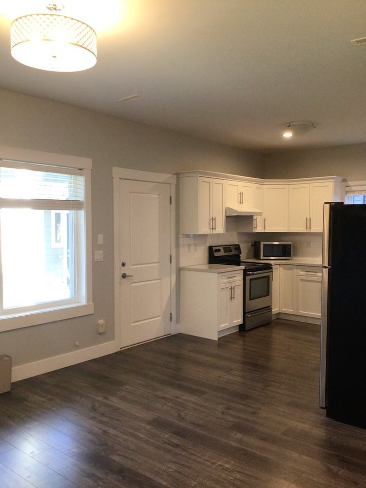 32655 Tunbridge Ave - Photo 2 of 9