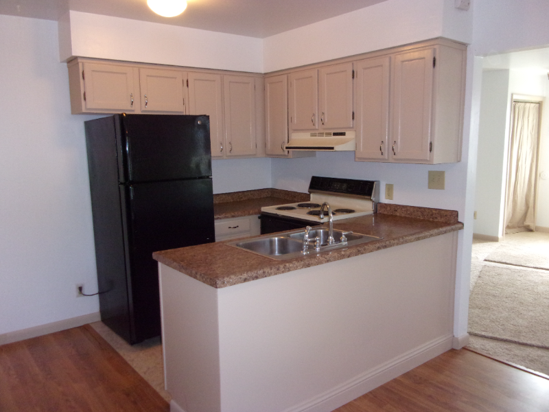 528 E Grove St #528 - Photo 3 of 4