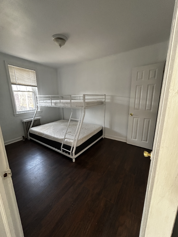 715 Broadway #B - Photo 2 of 6