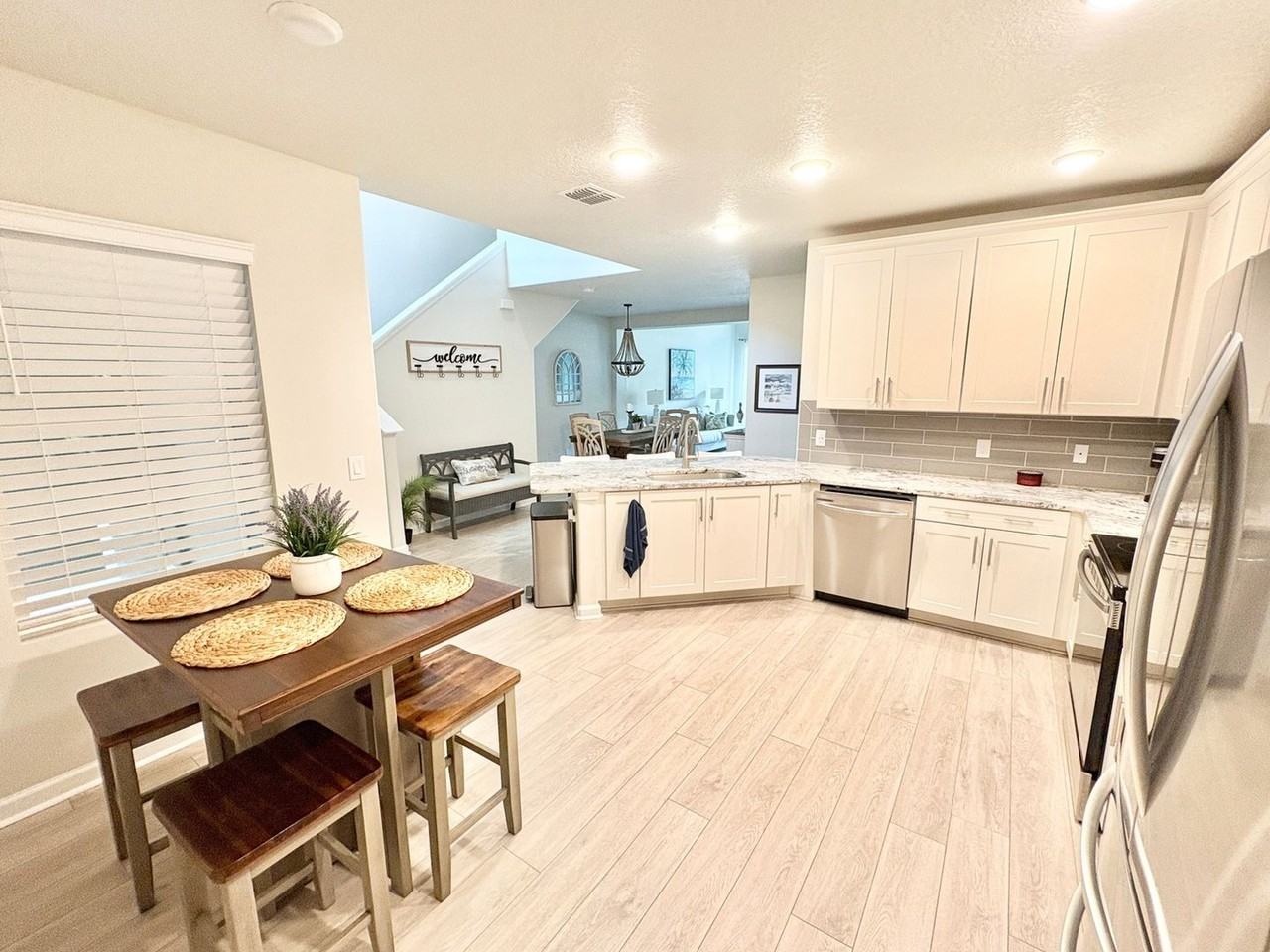 783 Simeon Dr - Photo 3 of 32