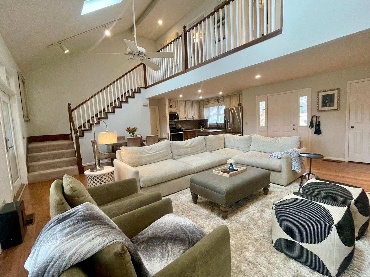 1181 Golf View Ln - Photo 4 of 49