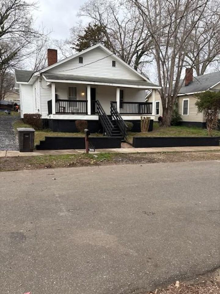 221 E Bell St - Photo 2 of 13
