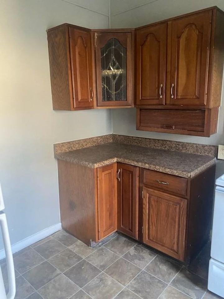 221 E Bell St - Photo 5 of 13