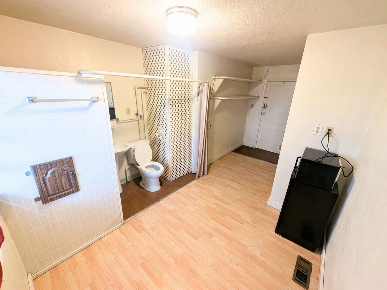 1901 E 26th St #6 - Photo 2 of 5