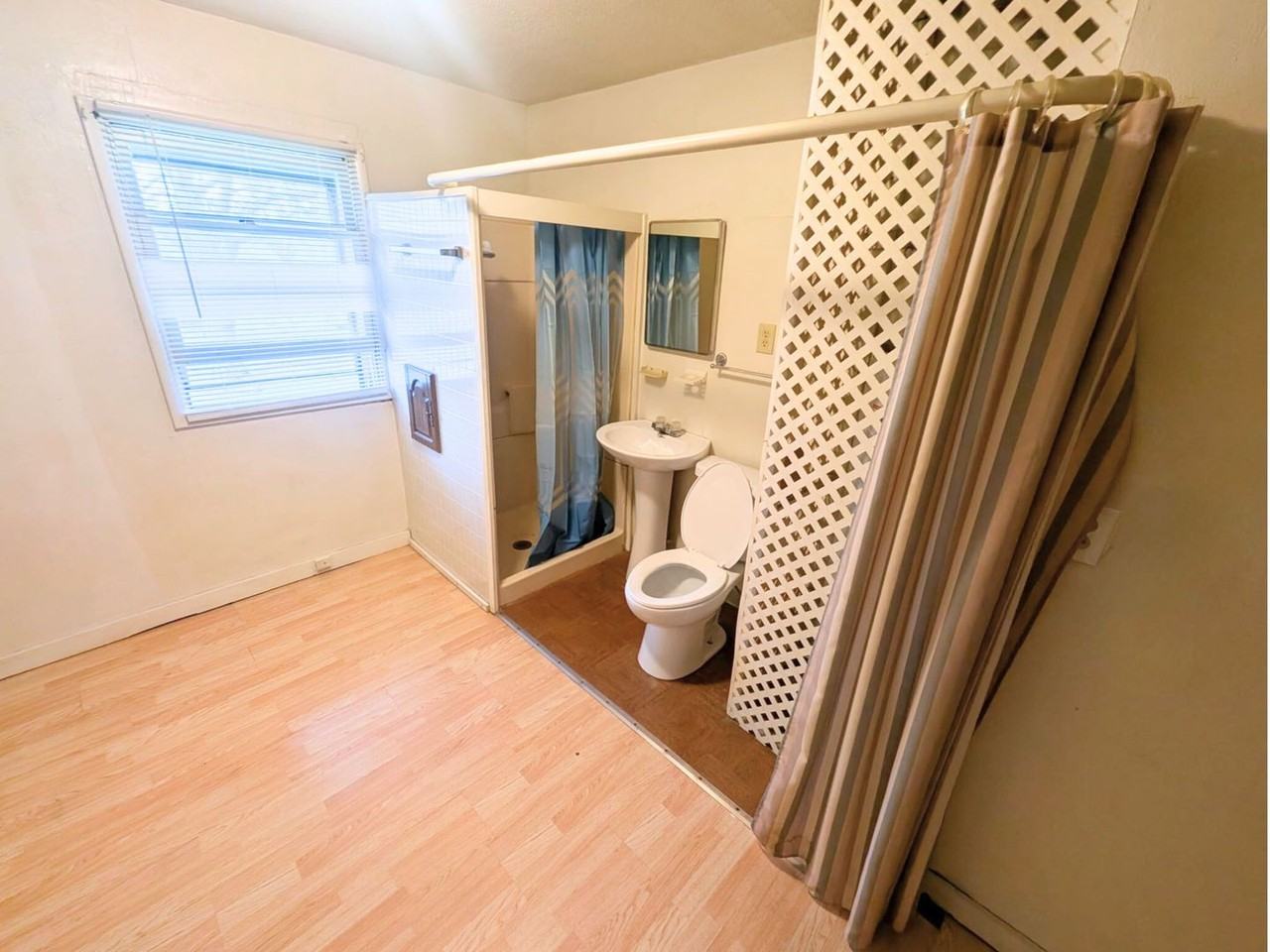 1901 E 26th St #6 - Photo 3 of 5