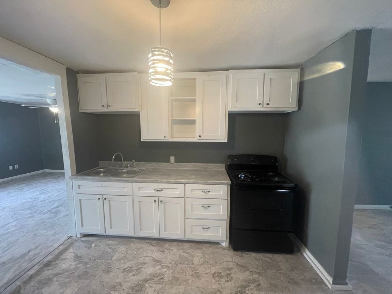 365 Cockerell Dr - Photo 2 of 15